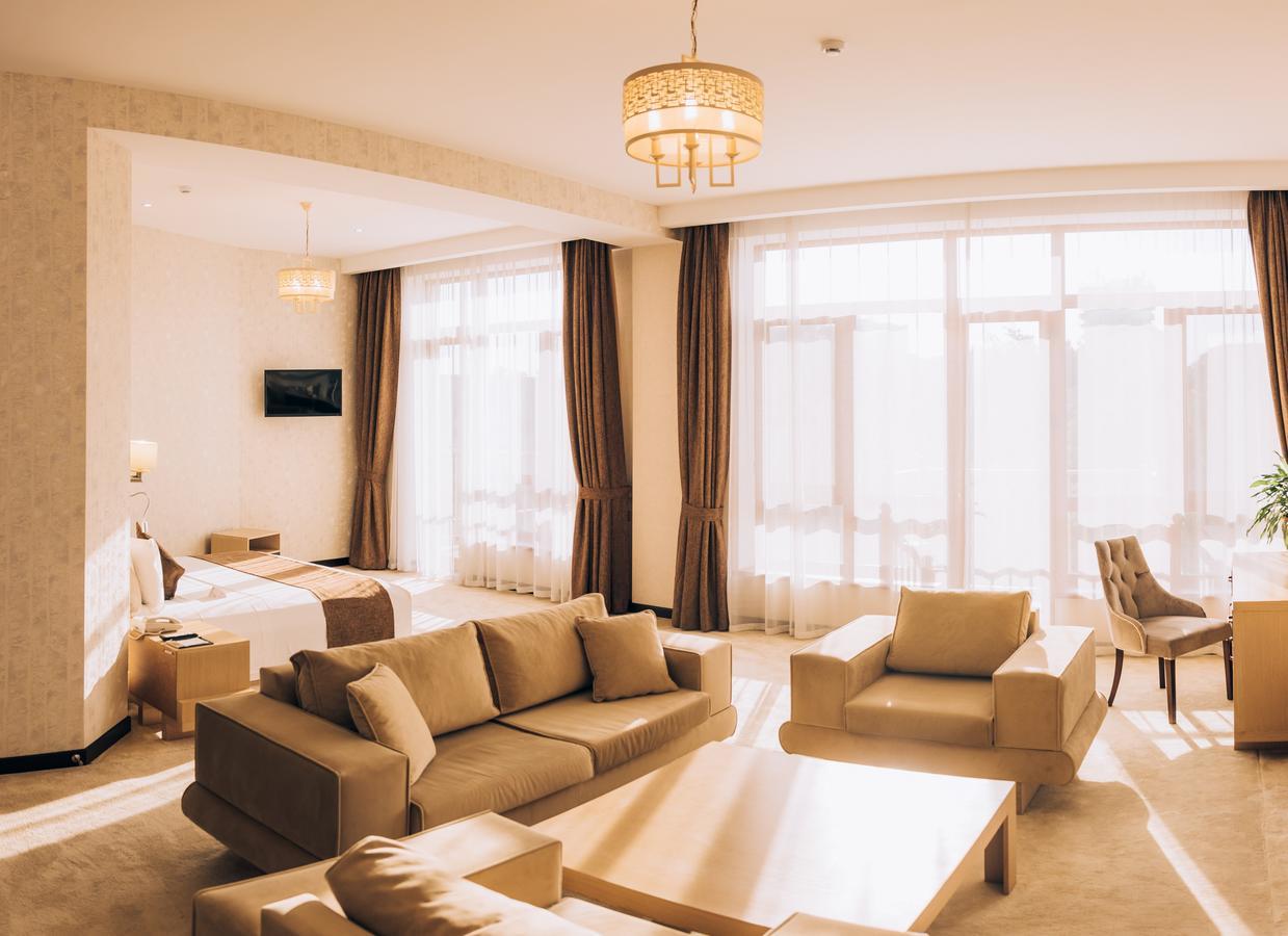 Megapolis Hotel Shymkent Exterior foto