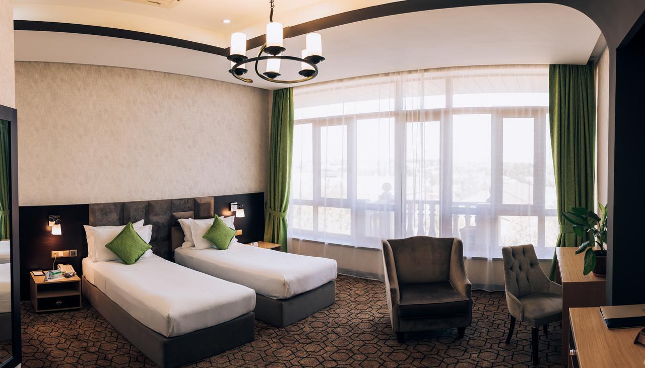 Megapolis Hotel Shymkent Exterior foto