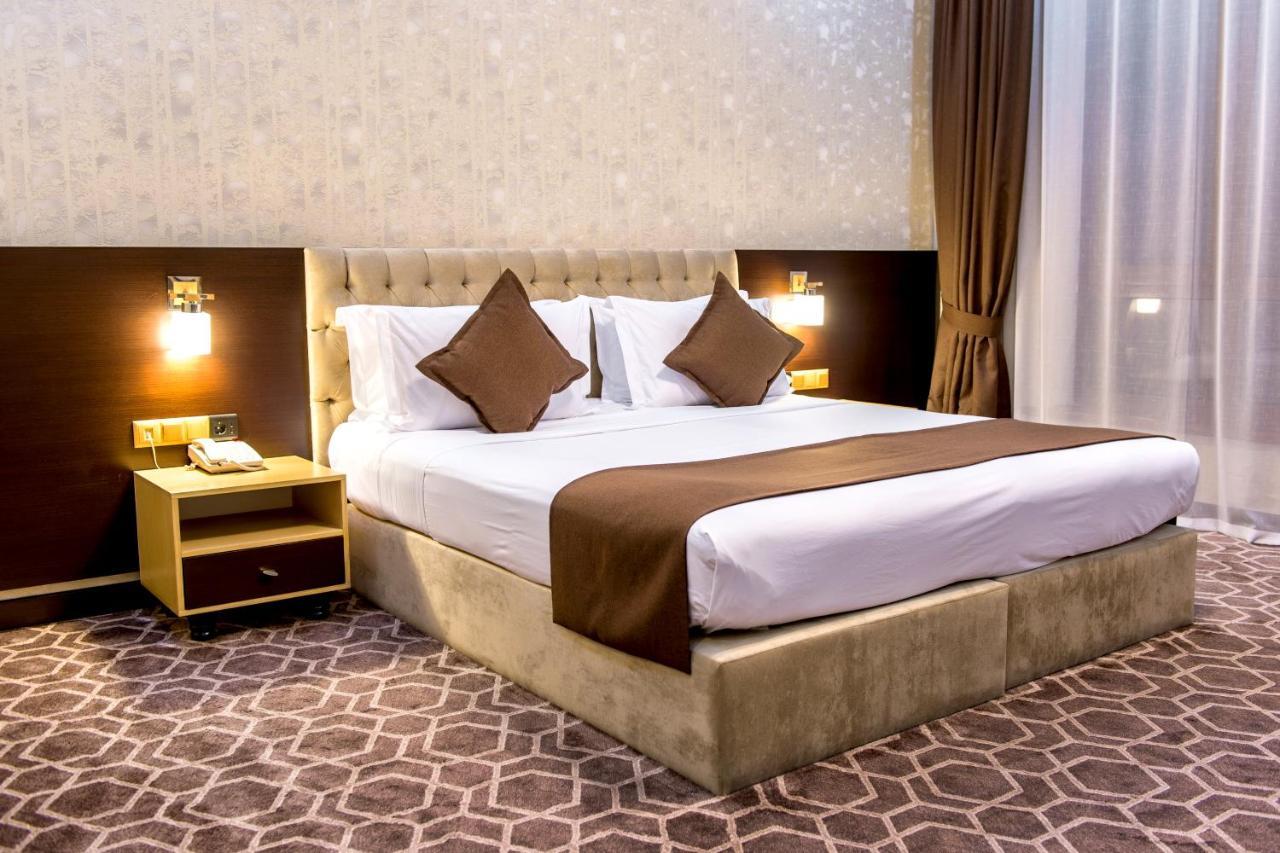 Megapolis Hotel Shymkent Exterior foto